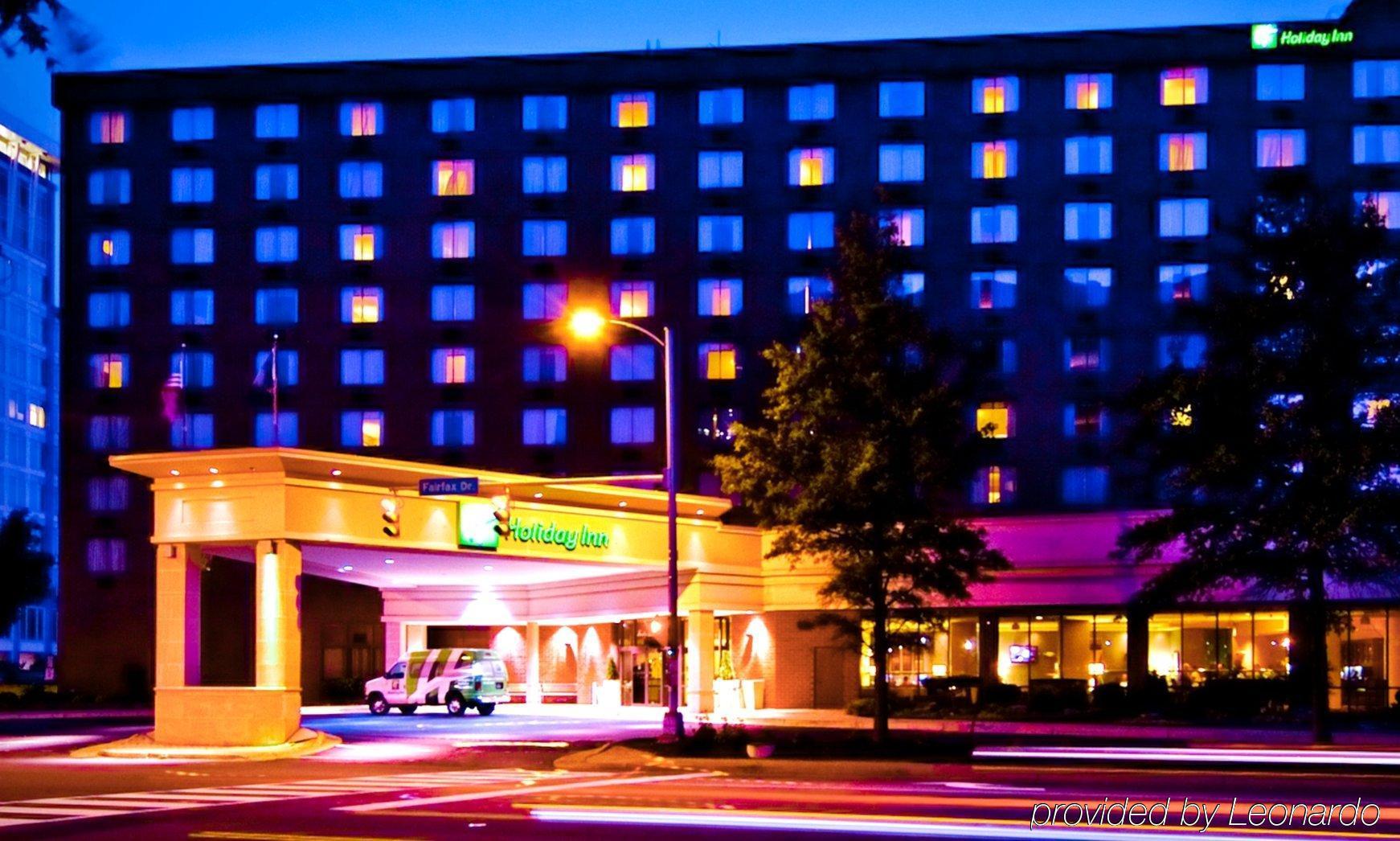 Holiday Inn Arlington At Ballston By Ihg Bagian luar foto